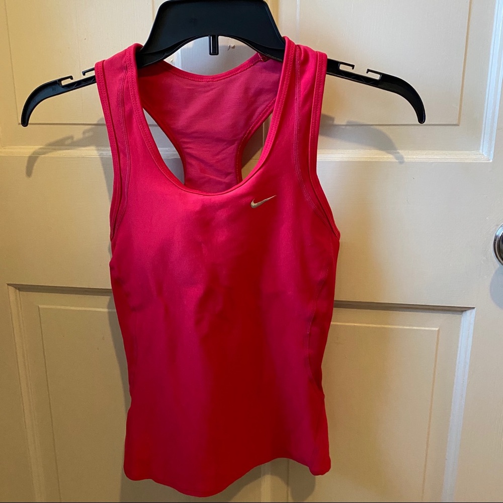 Nike racerback w/ built in bra